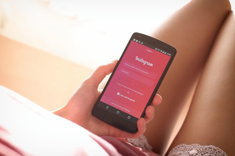 インスタ通知音をスマホで聞く